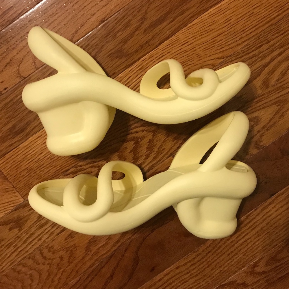 HOLD Kobarah Camper sandals